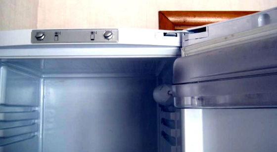 Перевесить двери холодильника в Ивантеевке | Вызов мастера по холодильникам на дом